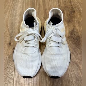 adidas Women POD-SE.1 Sneaker White / White Size 7 EUC